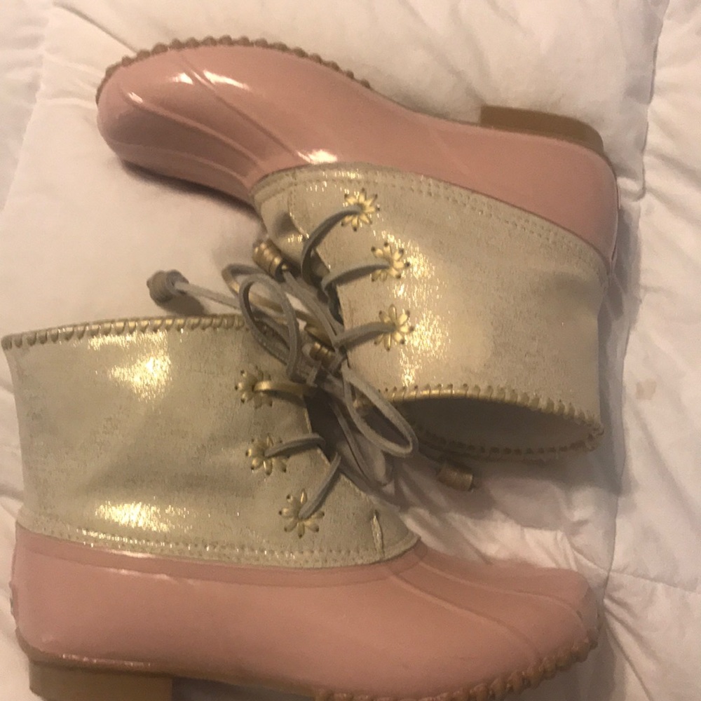 Jack Rogers Chloe Rain Boot- Pink Metallic
